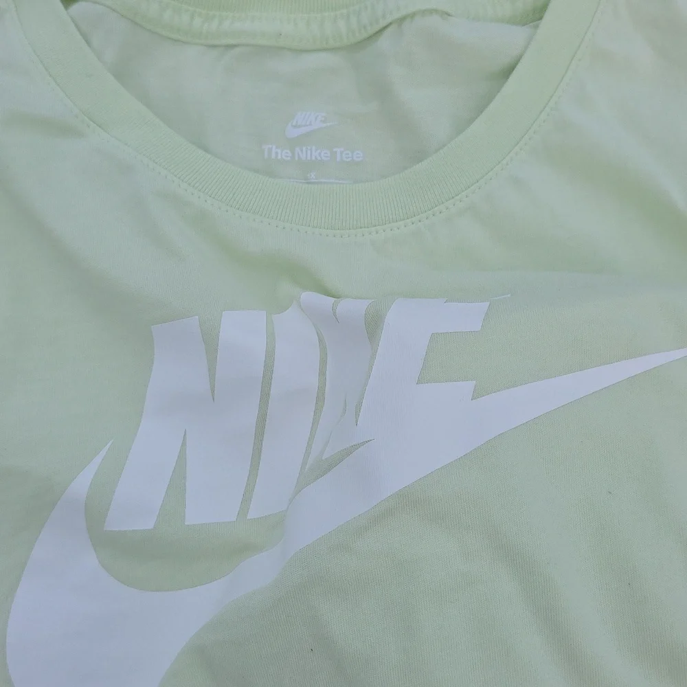 Nike Light Green Activewear Set - Picture 2 of 5